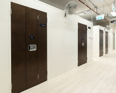 屯門 ‧ 9平方呎服裝倉 (2'4"x4')